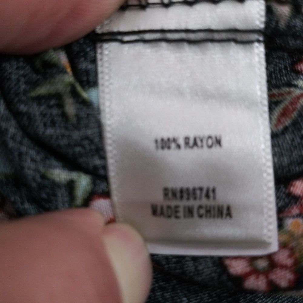 Self Esteem Blouse Womens Size 1X Black Floral Short Sleeve Button Up Top - Picture 6 of 7